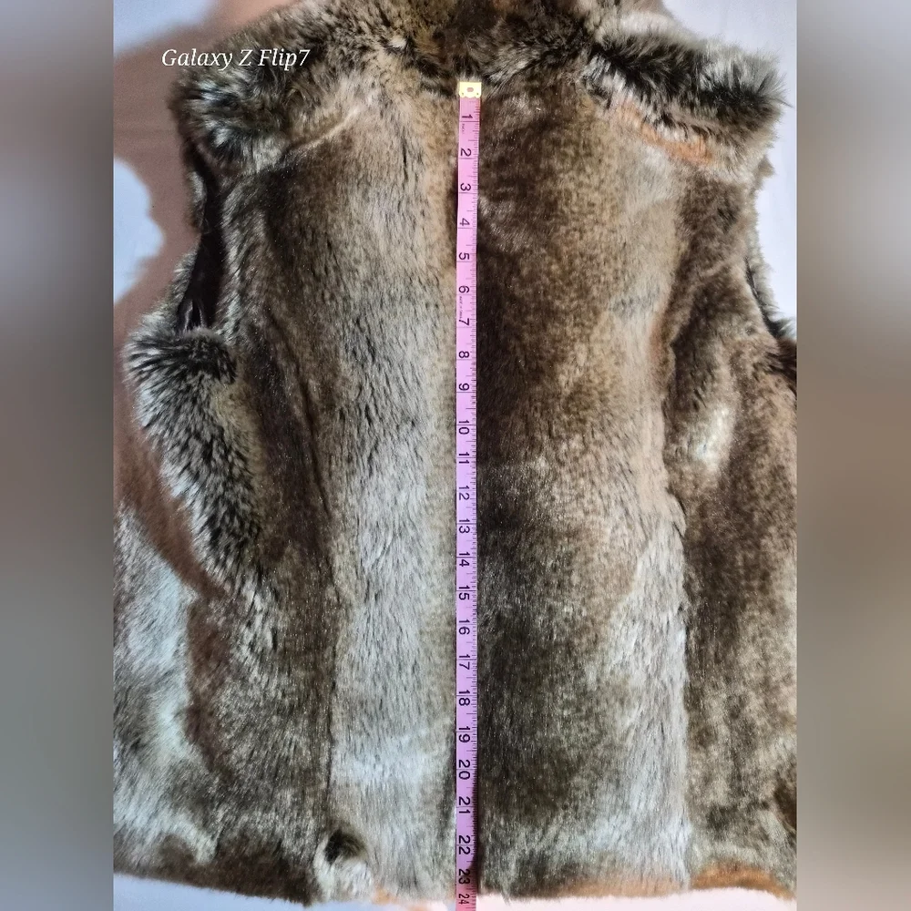 ​Neiman Marcus x Imposter Faux Fur Vest | Brown Tan Animal Friendly | Size L - Picture 8 of 8